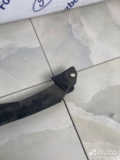 Кронштейн бампера передний правый Skoda Octavia A5