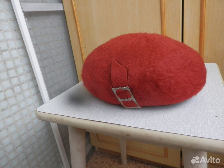 Женский берет 60х годов