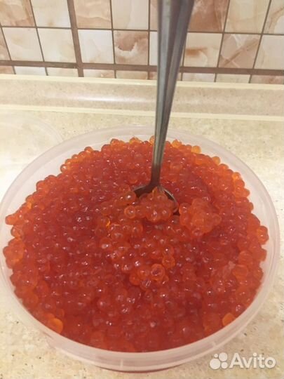 Красная икра кеты и морепродукты