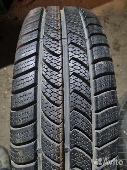Continental VancoWinter 2 215/75 R16C 113R