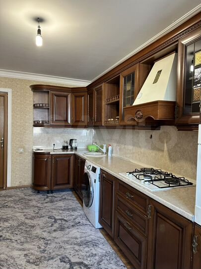 2-к. квартира, 80 м², 4/10 эт.