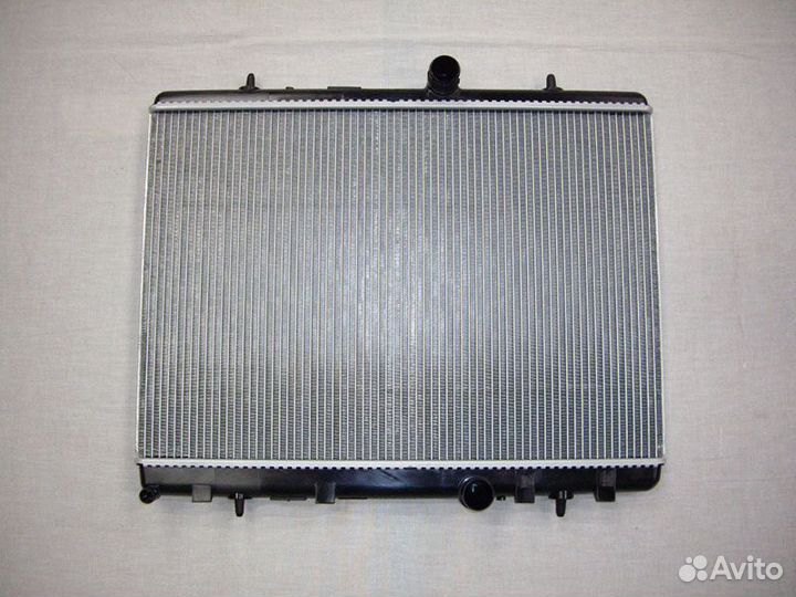 Радиатор охлаждения Peugeot 308 408 в наличии