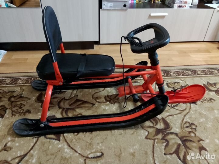 Детский снегокат со спинкой