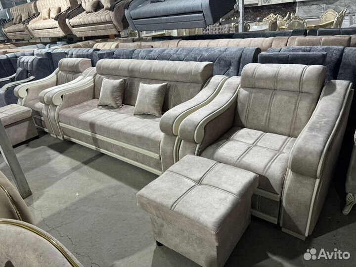 Мягкая мебель / Диван два кресла и два пуфика