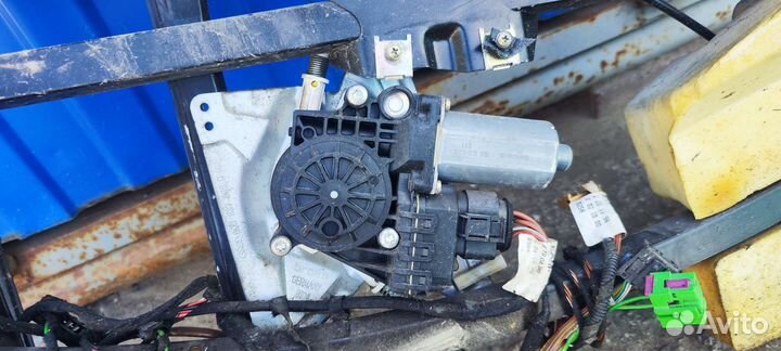 Электростеклоподъемник audi a4b5 передний правый