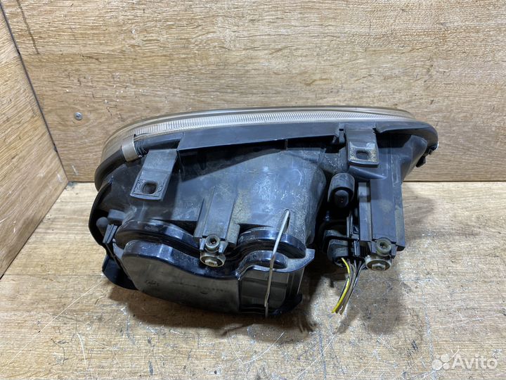 Фара передняя левая Volkswagen Golf 4 142058