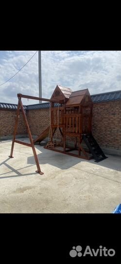 Детский домик из дерева