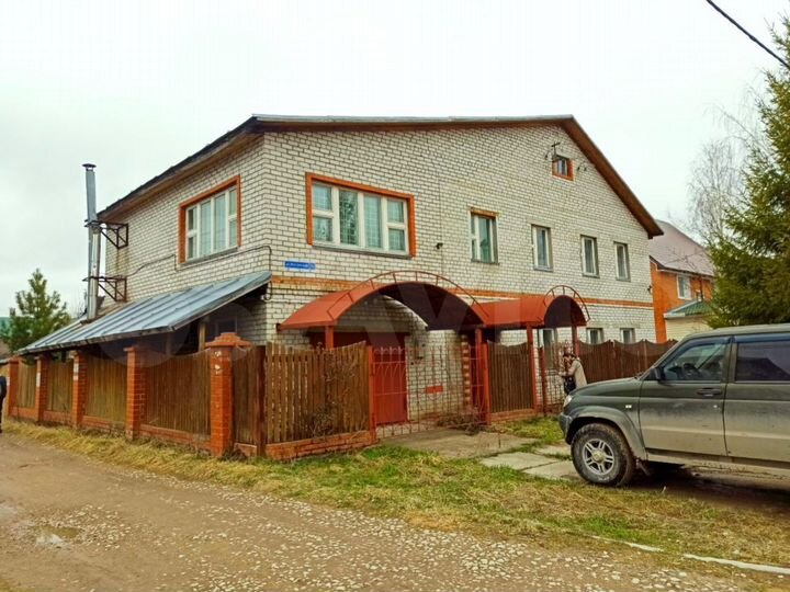 Дом 279,6 м² на участке 8 сот.