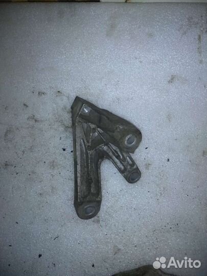 Кронштейн кпп Ford Focus/C-Max