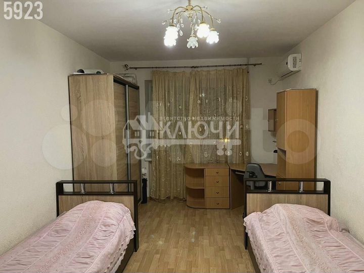 3-к. квартира, 104 м², 3/5 эт.