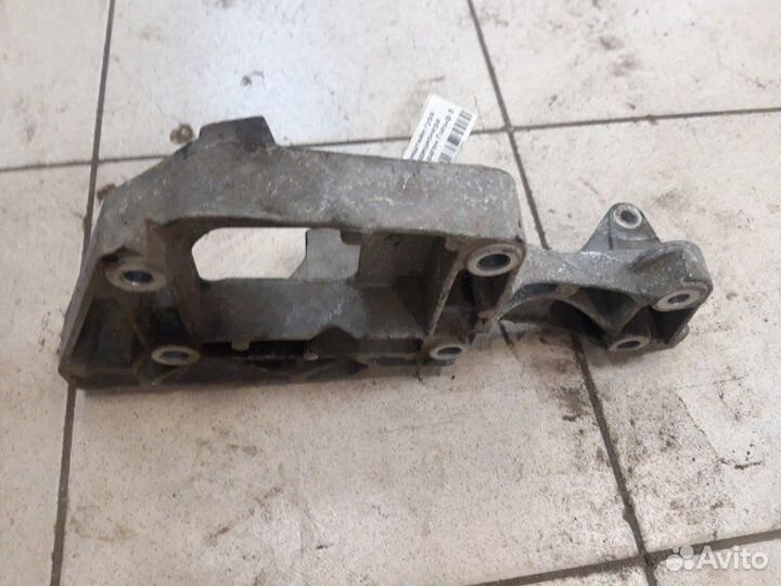 Кронштейн вспомогательных агрегатов Volkswagen