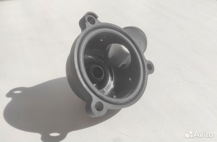 Крышка термостата Golf 5