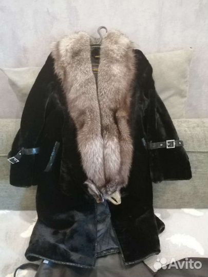 Шуба мутоновая с чернобуркой