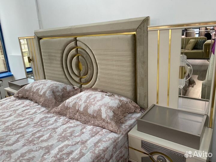 Спальный гарнитур