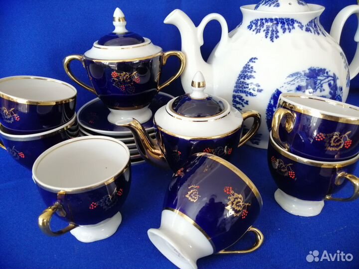 Чайный сервиз и Чайник