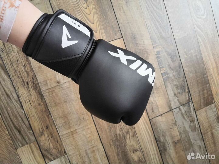 Боксерские перчатки 8 oz, с бинтами в комплекте