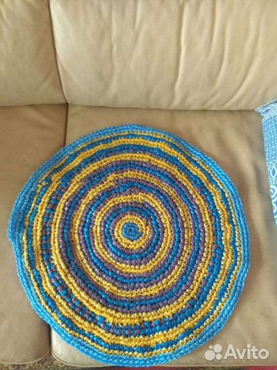 Коврик напольный вязаный