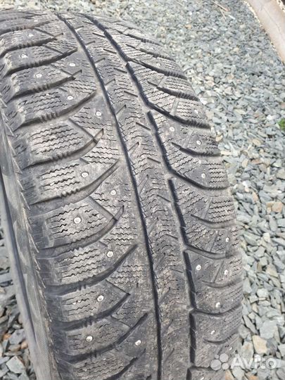 Bridgestone Ice Cruiser 7000 215/60 R17