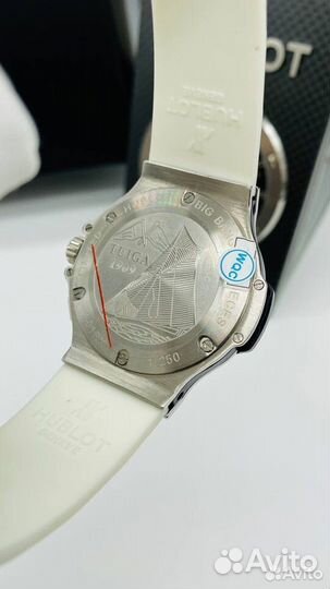 Часы красивые женские белые