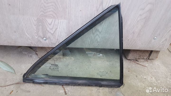 Форточка задняя правая замок двери Toyota camriv55