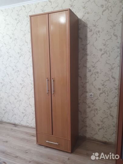 Шкаф платяной