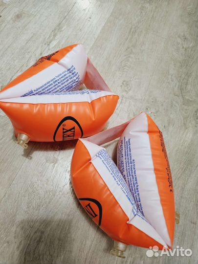 Надувной нарукавник для плавания