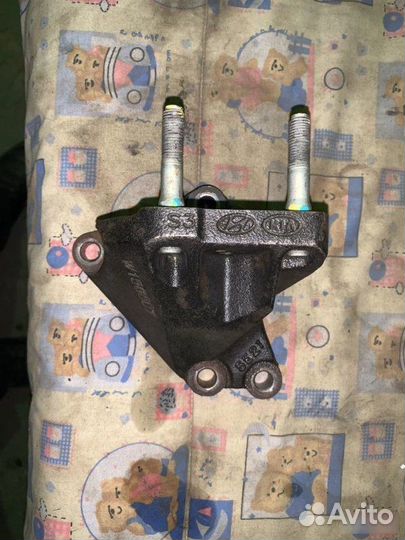 Кронштейн двс правый Kia Rio QL 2011-2015