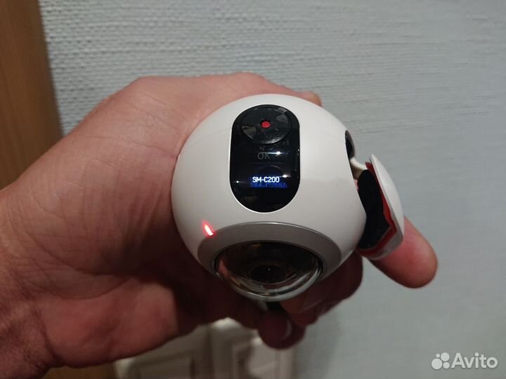 Панорамная экшн-камера Samsung Gear 360