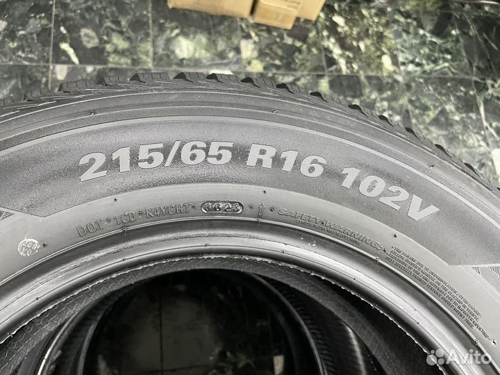 Kumho Solus 4S HA32 215/65 R16 102V