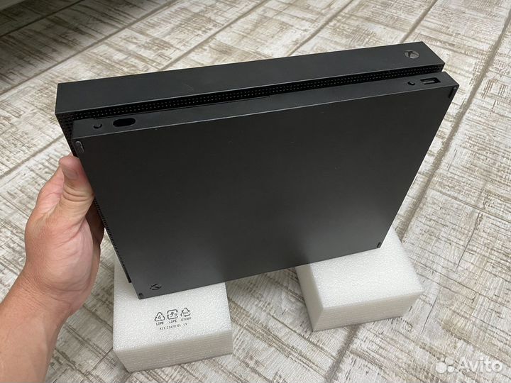 Xbox one X под восстановление или на запчасти