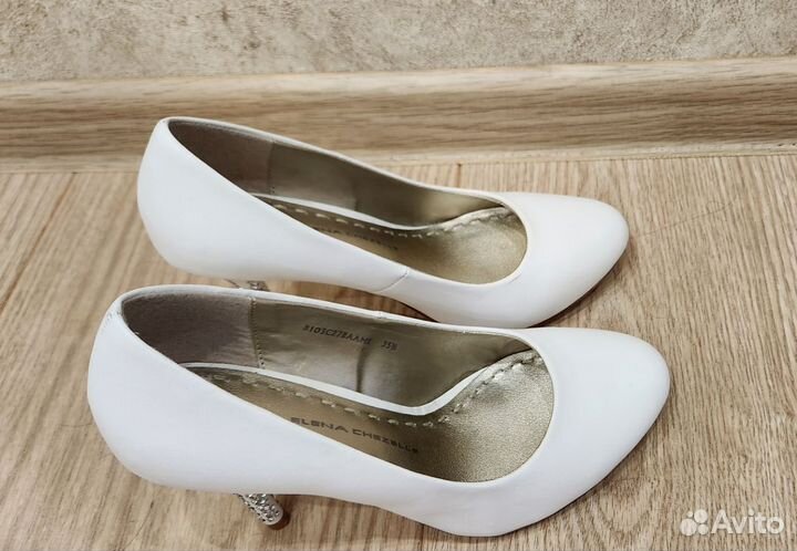 Туфли белые