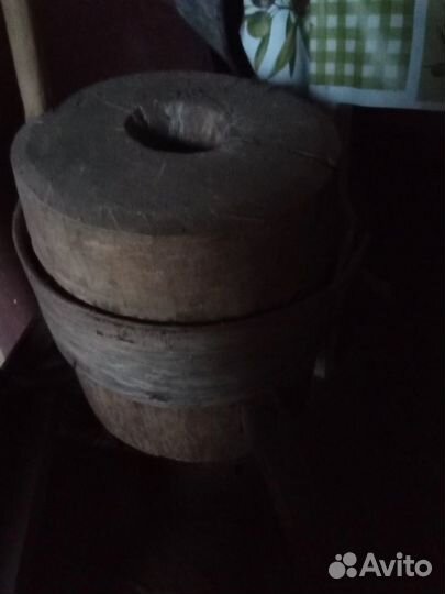 Ручная старинная зернодробилка