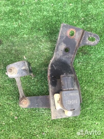 Датчик положения кузова задний Mitsubishi Pajero 4