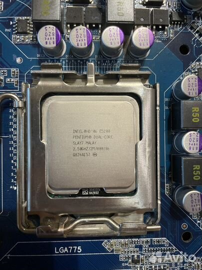 Материнская плата с процессором и памятью