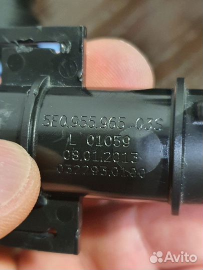 Форсунки омывателя фар Skoda Octavia A7