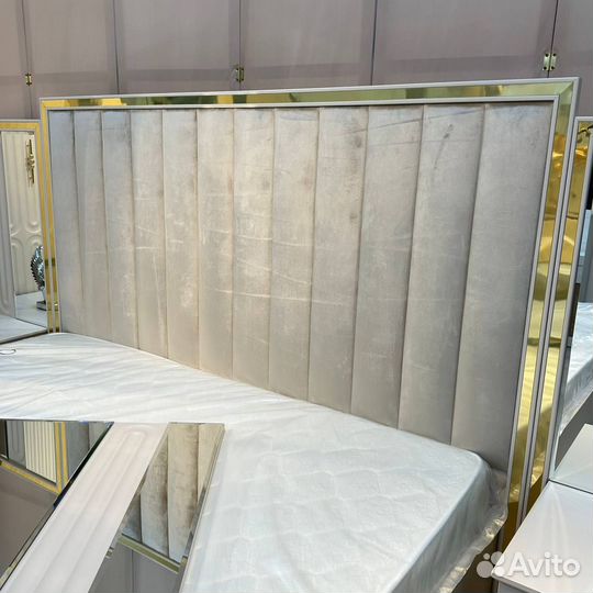 Спальные гарнитуры