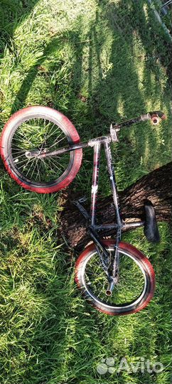 Трюковой велосипед BMX