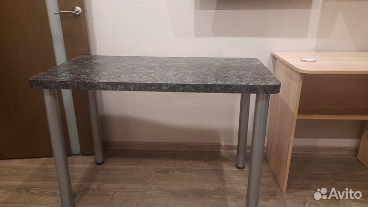 Кухонный стол