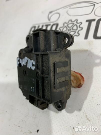 Моторчик заслонки отопителя Renault Fluence