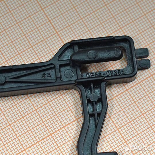 Крючок двери Samsung, код DE64-02355A