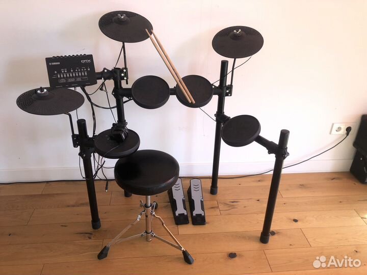 Продам музыкальные инструменты для студии