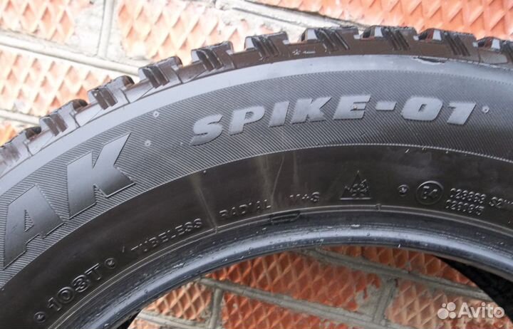 Bridgestone Blizzak Spike-01 225/60 R17