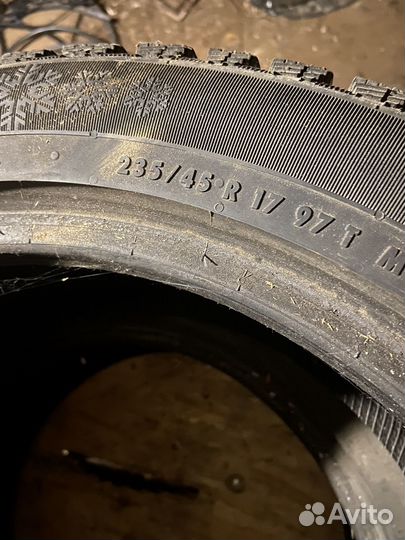 Goldstone MSN 235/45 R17 29M