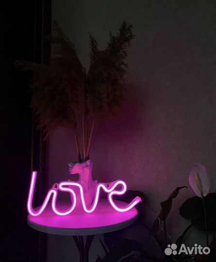 Неоновая вывеска