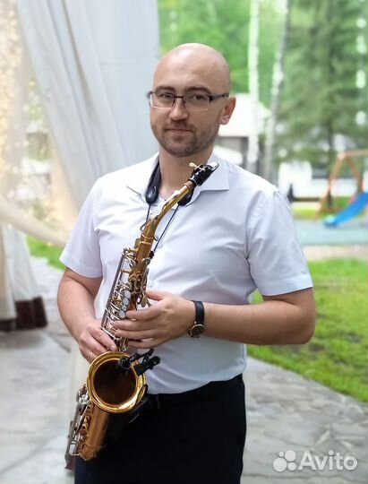 Саксофонист на праздник