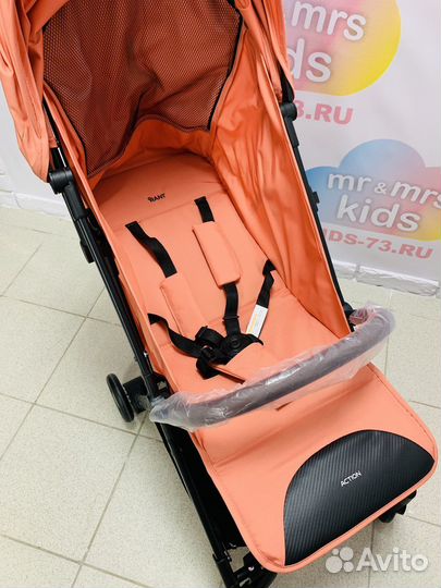 Прогулочная коляска новая