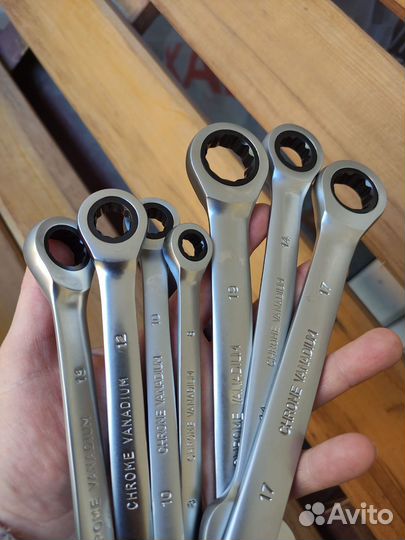 Набор ключей с трещеткой 8-19мм