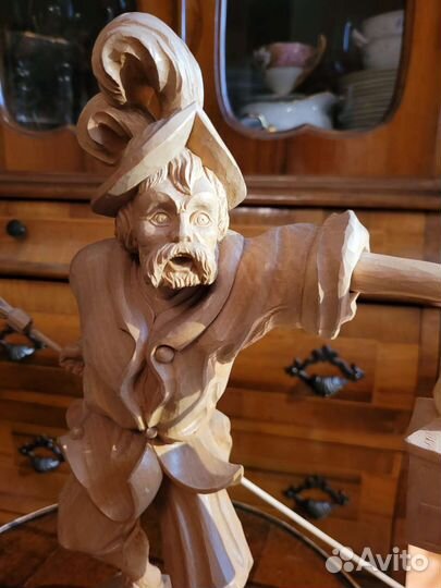 Старинная деревянная фигурка