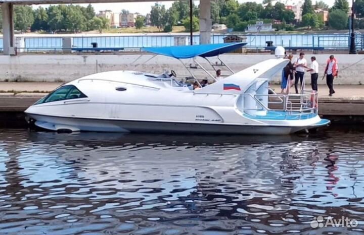 Речная прогулка на яхте