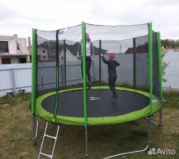 Батут с защитной сеткой